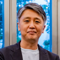 内村安里 氏